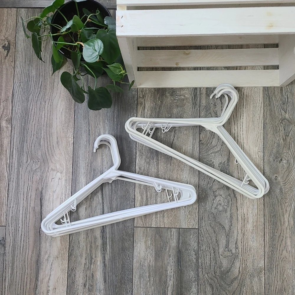 20 White Plastic Hangers | Closet Organizing